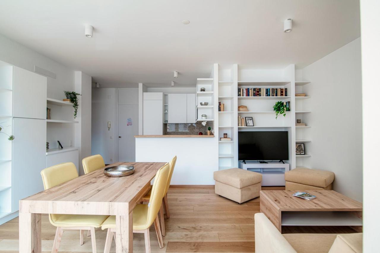 Palace Apartment By Quokka 360 - 2 Minutes From Lugano Lido Екстериор снимка