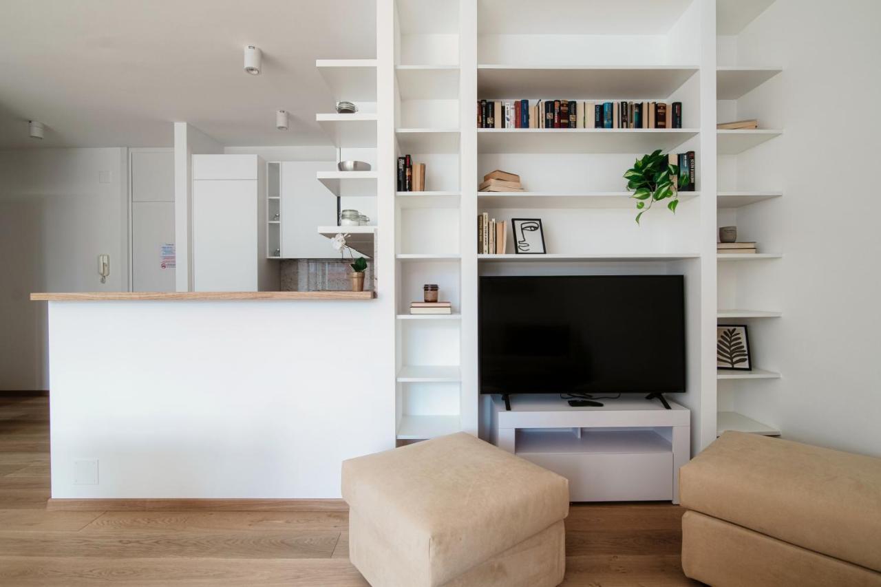 Palace Apartment By Quokka 360 - 2 Minutes From Lugano Lido Екстериор снимка
